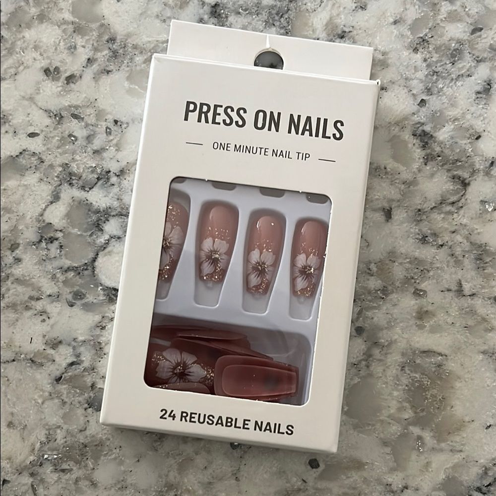 Elegant Floral Press-On Nails with Gold Glitter - Picture 3 of 5